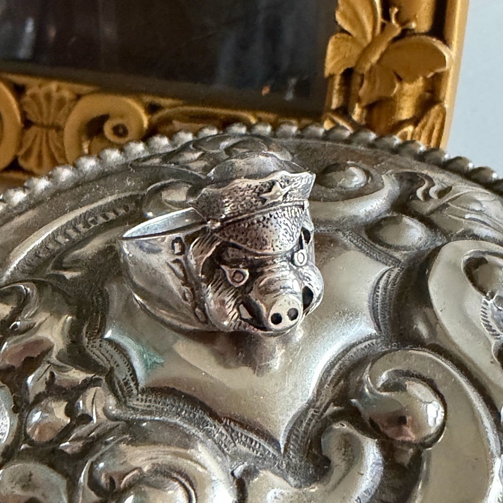 Silver Pig ring - Picture 2 of 3